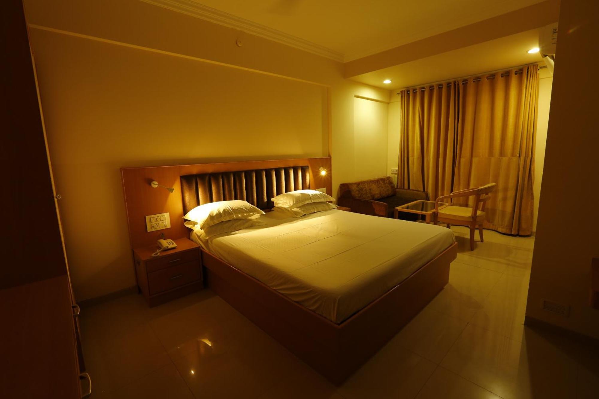 Hotel Ravikiran Alibaug Алибаг Экстерьер фото